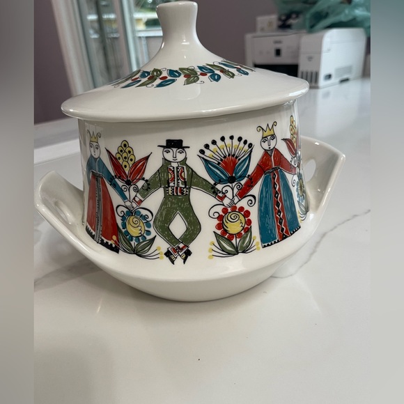 FIGGJO NORWAY SAGA MODERN  SOUP TUREEN WITH LADLE SILKSCREEN NORSKE FOLK - Picture 1 of 8